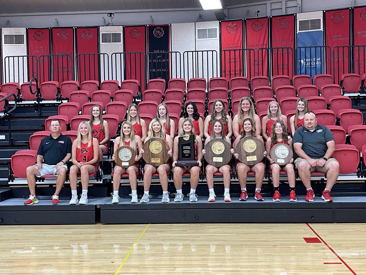 LLC_WBasketball's tweet photo. Laker Basketball #LAND OF CHAMPIONS! https://t.co/DncROUBVI5