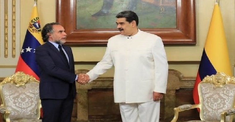 El presidente de #Venezuela <a href="/NicolasMaduro/">Nicolás Maduro</a>, recibió las cartas credenciales del embajador de #Colombia, las cuales lo acreditan como figura diplomática y consolida el restablecimiento de las relaciones bilaterales.