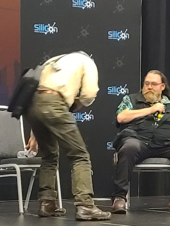 Action_John's tweet photo. #GratuitousButtShot #BenBrowder 
#silicon2022 https://t.co/ctK0Vgp44G