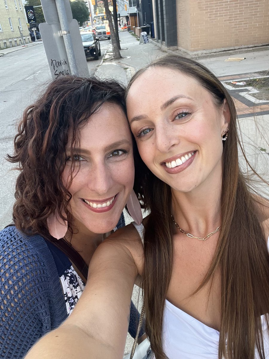 AnnickRauch's tweet photo. Hey #tlap! Missing you all tonight but about to see @backstreetboys!!! Catch you next week! #sorrynotsorry #BSBWPG https://t.co/qEELEz2DpR