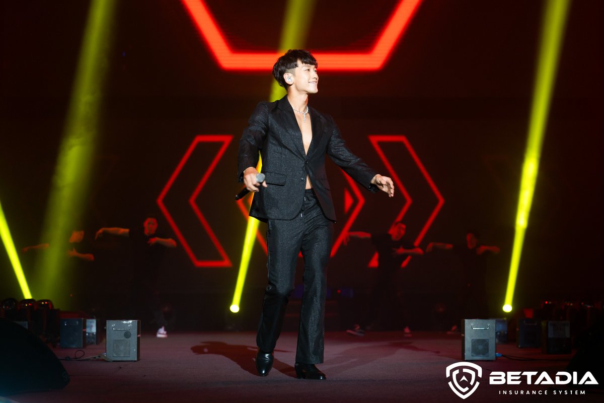 msiakpopfans's tweet photo. [OFFICIAL] 220827 Betadia Night

#BetadiaNight #BetadiaNight2022 #BTDBN2022 @BetadiaOfficial #Betadia #AnotherPossibility @29rain #Rain #비 #정지훈 https://t.co/E3tFNDKELz