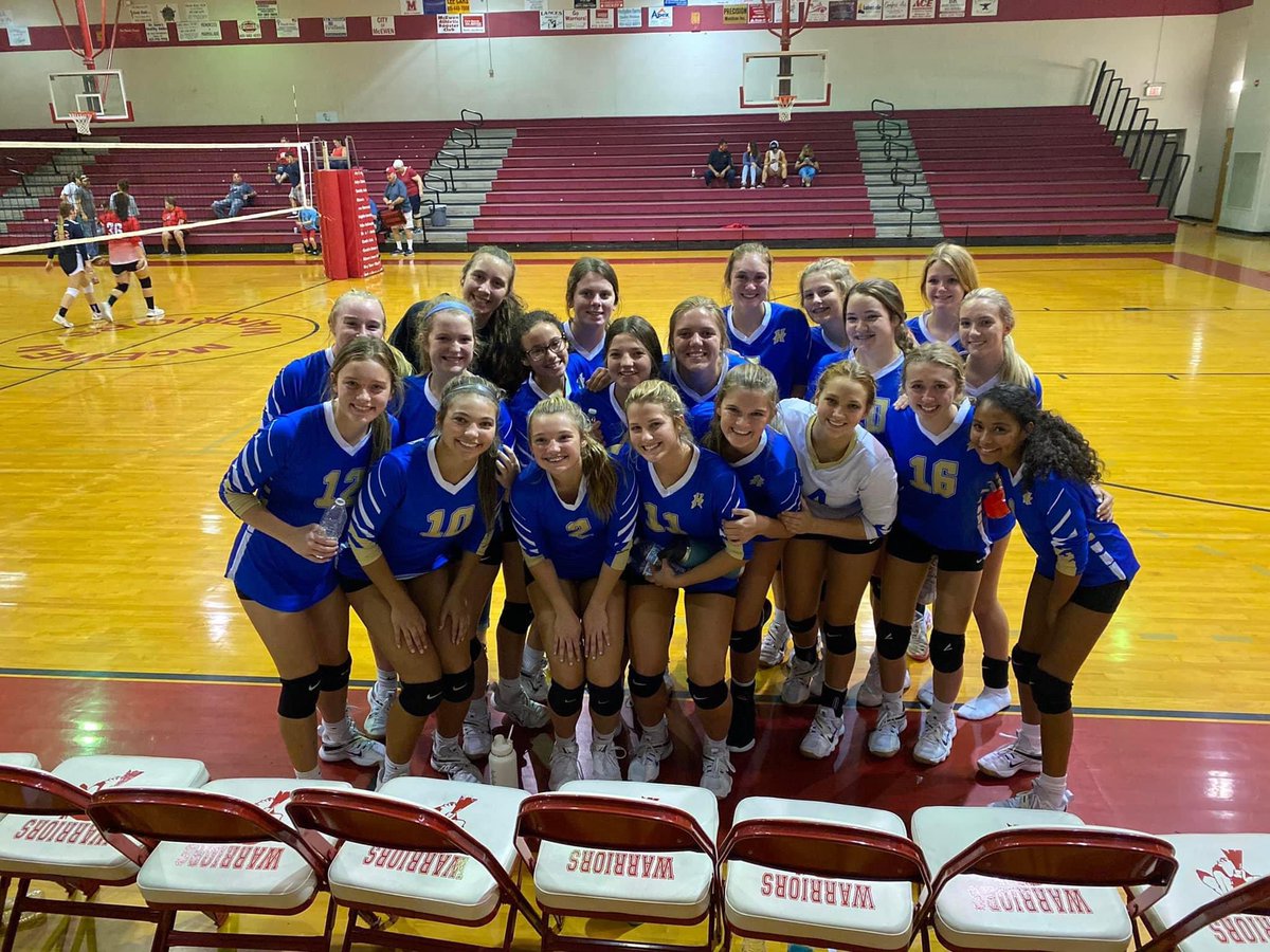 HHS__Volleyball's tweet photo. Mondays are for the girls #GoFillies 🏐🔵🟡🏐 https://t.co/nfmvYs5RFS