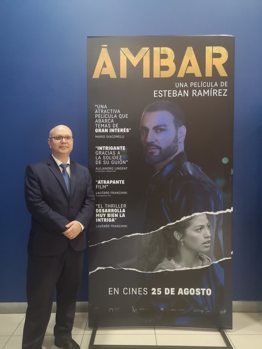 Apoyando a mi amigo Esteban Ramírez con su película Ámbar, un drama policial con un final inesperado. Tuvimos la oportunidad de colaborar con algunos aspectos policiales y logísticos. Recomendada