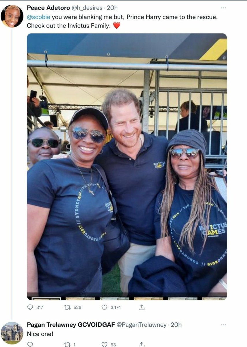 Oceansussex's tweet photo. @MancLassRTNs Harry supports the Sussex Squad! Do you ever see him take time out for photos with the general public?
@royalfamily
#CULT #CUuT 🤮 https://t.co/fz44zLt8Ks