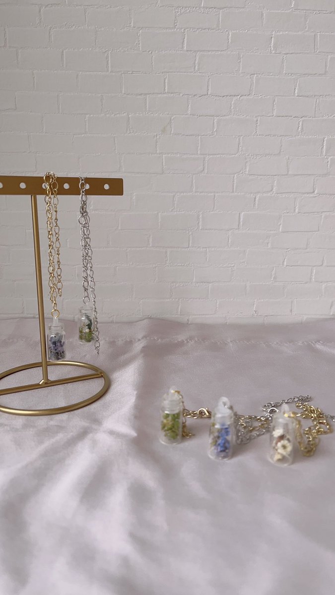 kirintobebe's tweet photo. new!
こびとのフラワーボトル
¥1000
色々なお花を小さな小瓶に詰めました。花は取り出すことも出来るので好きな物に入れ替えても◎
ぬい、ドールも使えるように長めにつくってあります。当日長さ変更したい場合はお申し付けください。お好きな長さにカット致します✄
#仙コミ
#DimpleNui https://t.co/PWx1KDV84S