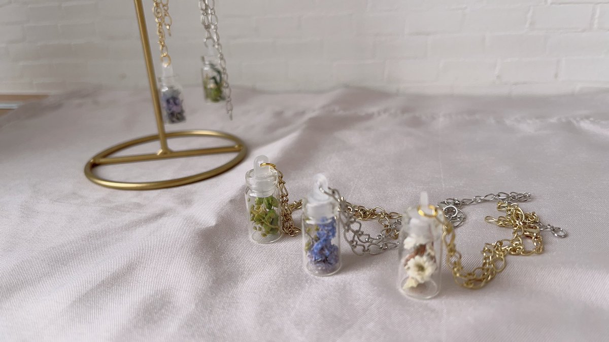 kirintobebe's tweet photo. new!
こびとのフラワーボトル
¥1000
色々なお花を小さな小瓶に詰めました。花は取り出すことも出来るので好きな物に入れ替えても◎
ぬい、ドールも使えるように長めにつくってあります。当日長さ変更したい場合はお申し付けください。お好きな長さにカット致します✄
#仙コミ
#DimpleNui https://t.co/PWx1KDV84S