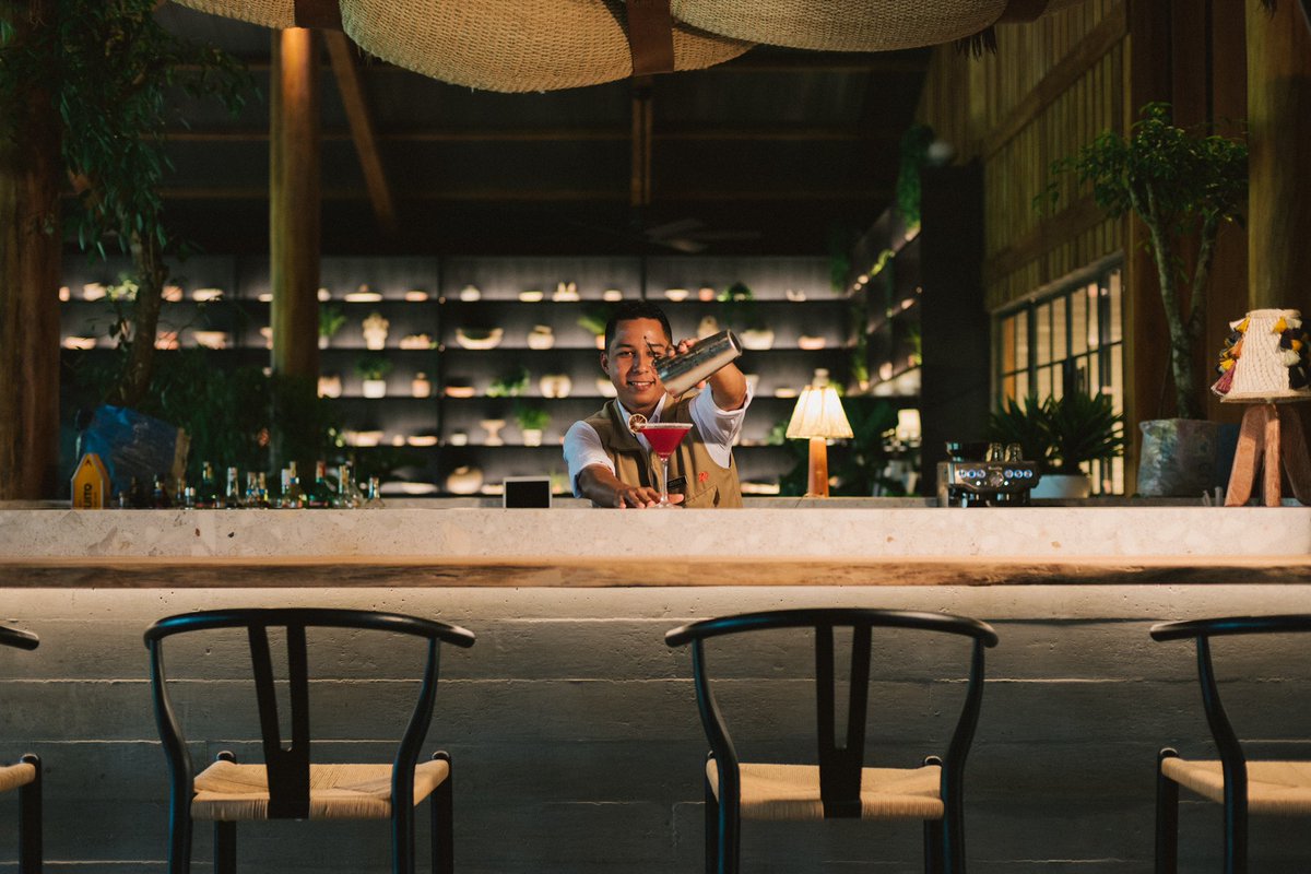 Un trago, por favor.