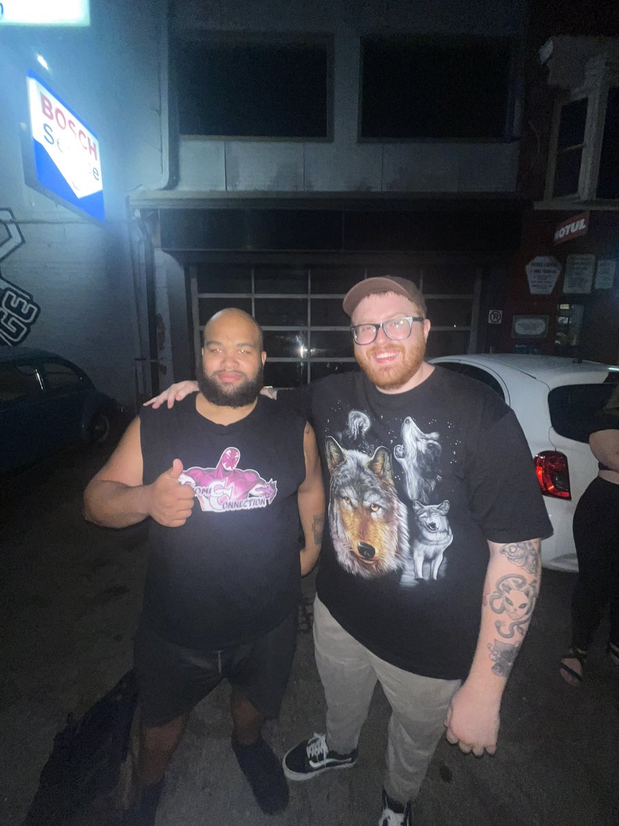 professor_morph's tweet photo. Iβve had a shitty few days the fact I got to get shot and water for @PaymoneyWubby @alluux and @HamNCheddar especially keeping that man alive, top 5 moments of the year Thank you for visiting Canada #wubby #hamncheddar #alluux_ and bottom swaga as well time to bike home . https://t.co/4blCv24XwW