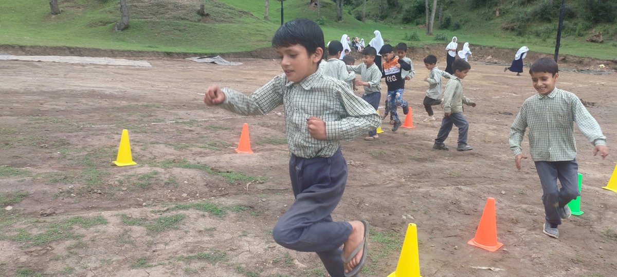 HukusBukus_786's tweet photo. #IndianArmy organized sports activities at #Markul, #Kupwara District. 110 children from #Diwar, #Dardpura & #Mirgi village participated.
#Kashmir
#HumSayaHaiHum
#KheloIndia
#Youth
#girlchildempowerment
@manojsinha_
@FatimaDar_jk
#tuesdayvibe https://t.co/u85w75H1TK