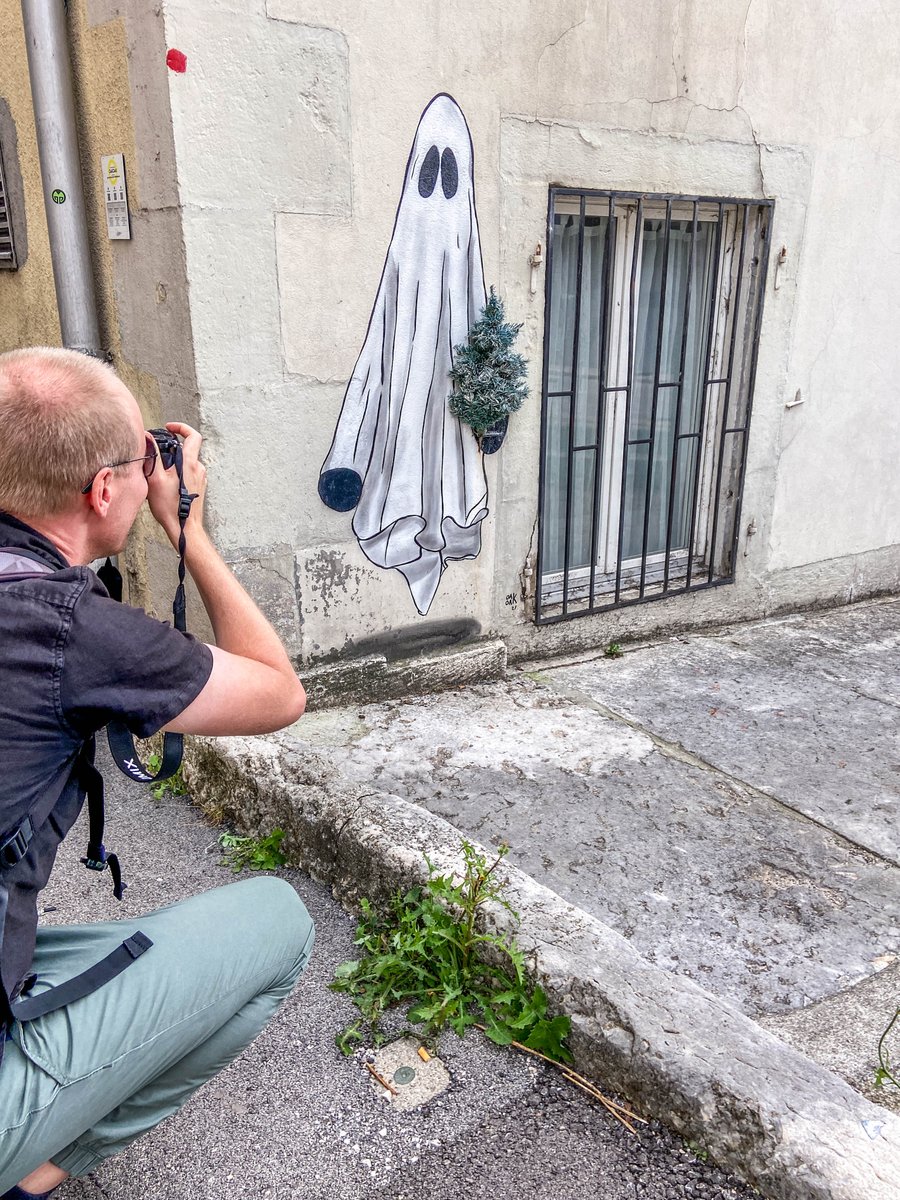 #SaturdayArtFever dans le #Jura #suisse.
L'Exomusée au #Locle met en valeur les traditions de la région, comme l'horlogerie, le fromage, etc. Bon, pour le fantôme, je ne sais pas... mais je raffole de cette photo ! On dirait que le fantôme pose...
<a href="/Jura3Lacs/">Jura & Trois-Lacs</a>