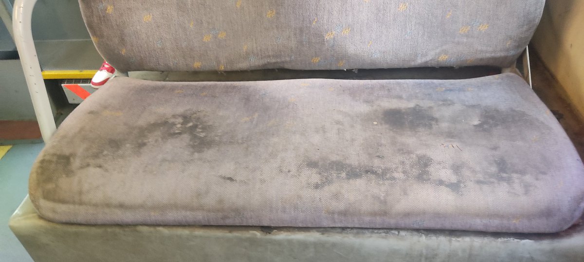 Frediesta's tweet photo. @delijn Geen prettige manier van zitplaatsen zoeken. Bekleding staat stijf van het vuil. Hoe vaak worden deze dingen proper gemaakt? https://t.co/IdFFHgRVYp