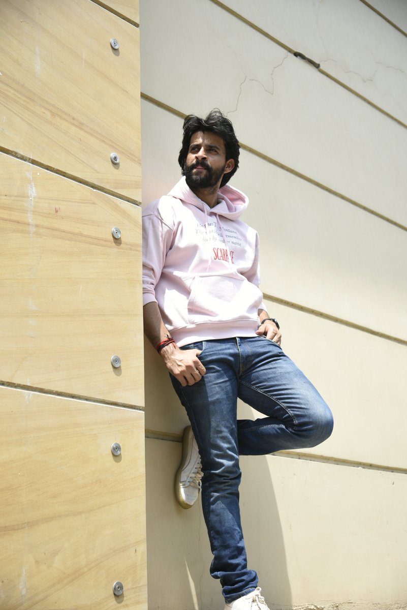 baski1008's tweet photo. Just dropping by to say hello🤠
#TwitterTillu #Reliance #scarface #Posing #Simple #NewJeans #USOpen #AsiaCup2022 https://t.co/sNN0uRIabg