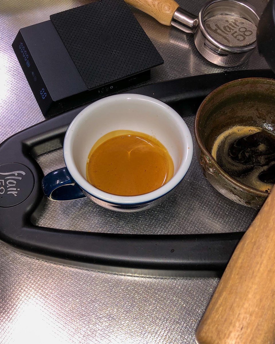 sendai_jyouhou's tweet photo. ラテアート

久しぶりに @red_stone_coffee さんのイタリアンブレンド。

サクッと淹れてサクッと飲む。😘

今は珈琲を飲む量を少し減らしています。

ノブさん豆。サザコ���ヒー。キャピタル手づみ。そしてレッドストーンさんの豆が今の好み。

#ラテアート https://t.co/q7yyx72qAW