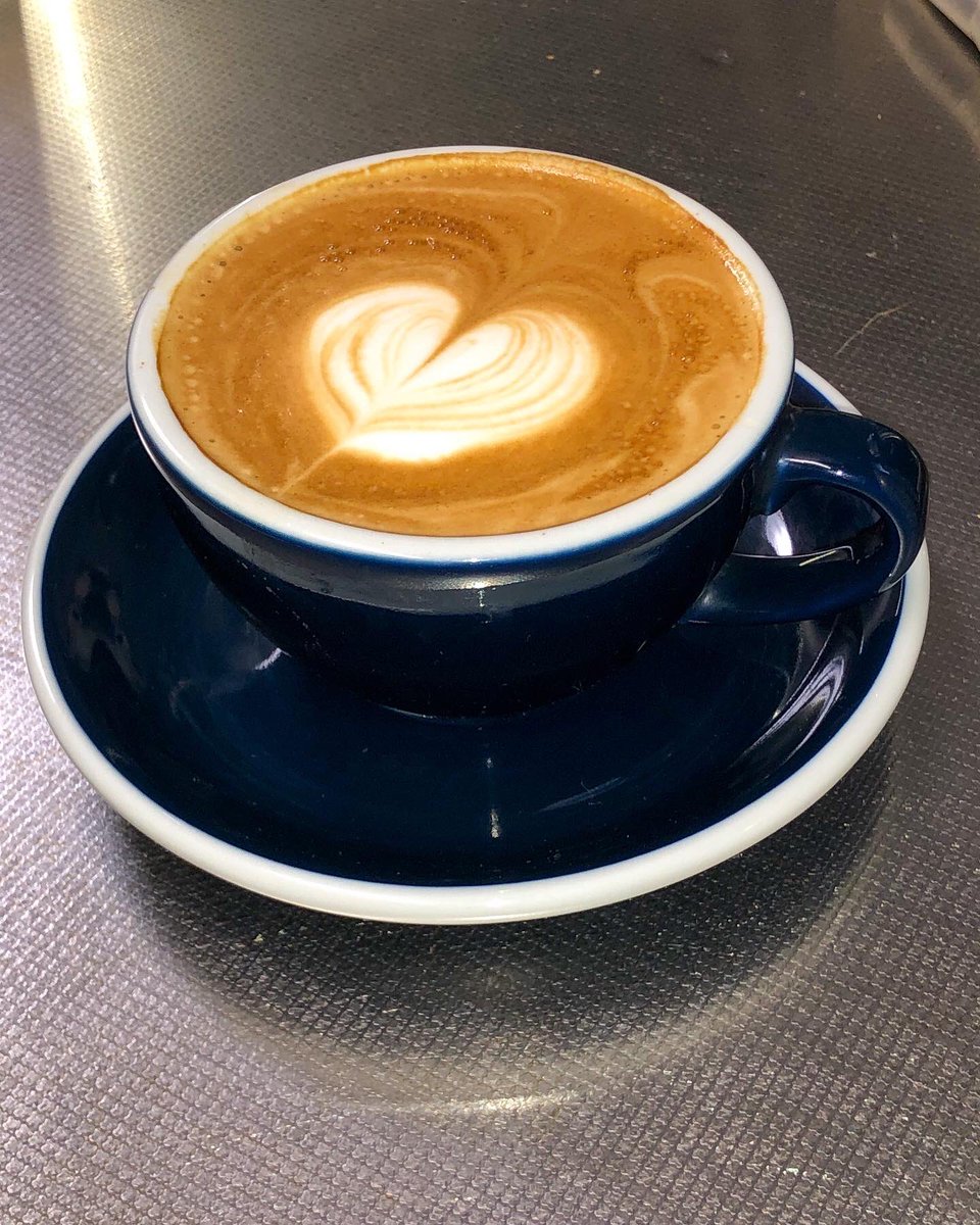 ラテアート

久しぶりに @red_stone_coffee さんのイタリアンブレンド。

サクッと淹れてサクッと飲む。😘

今は珈琲を飲む量を少し減らしています。

ノブさん豆。サザコーヒー。キャピタル手づみ。そしてレッドストーンさんの豆が今の好み。

#ラテアート