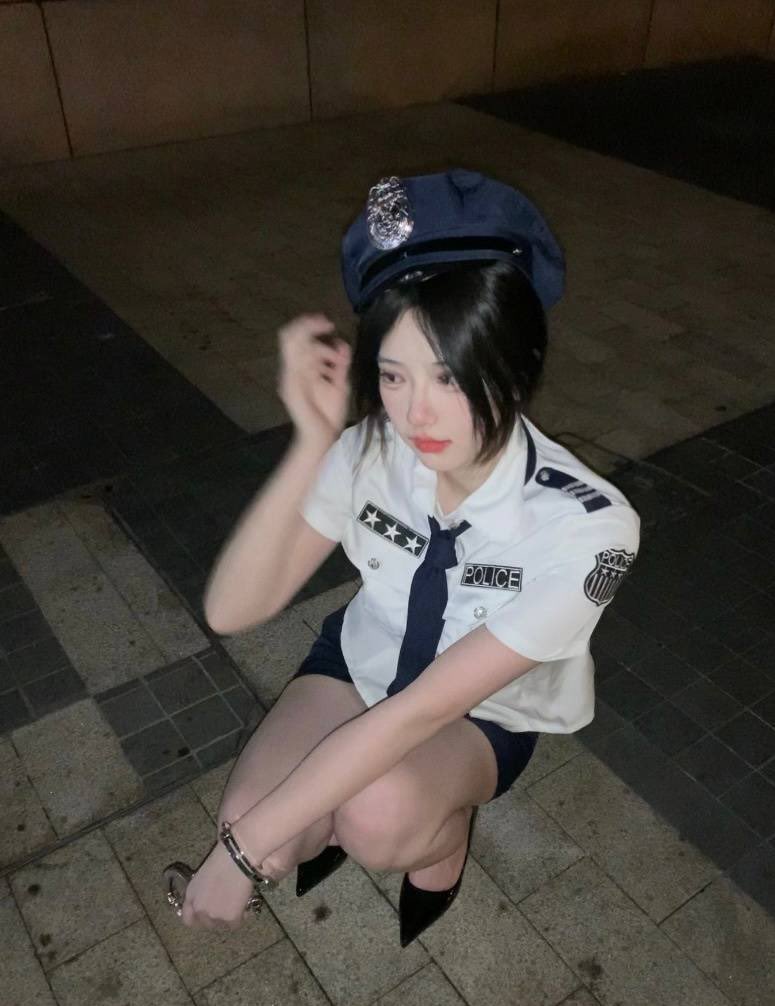 xinxinzia's tweet photo. 不听话的话就把你拷在床上调教哦～ https://t.co/6rz4mGeYsX