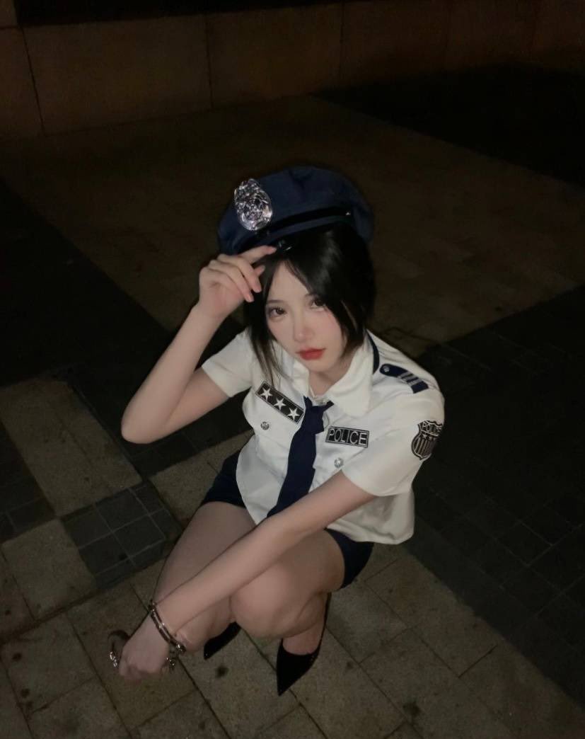 xinxinzia's tweet photo. 不听话的话就把你拷在床上调教哦～ https://t.co/6rz4mGeYsX
