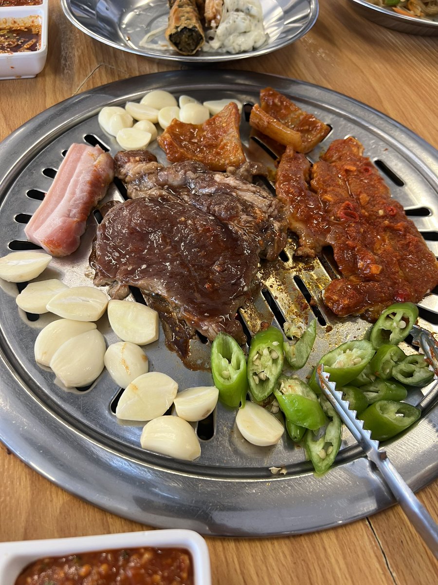 emilyparis01's tweet photo. เกาหลีเกาใจ https://t.co/zF5UVCAh2w