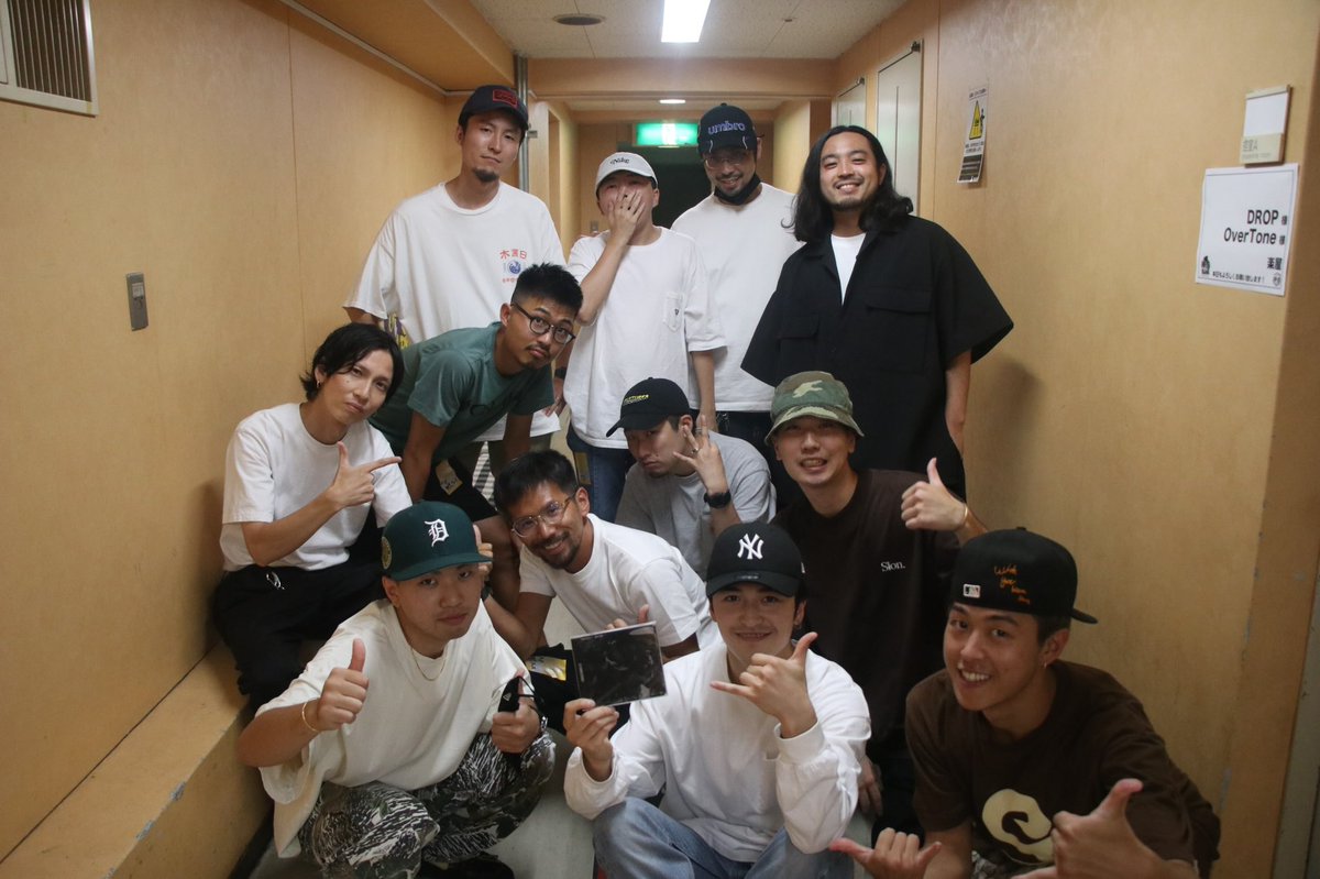 DROPjp_official's tweet photo. #押忍フェス でご一緒させて頂いた
#梅田サイファー さん
と写真撮って頂きました🙌

お忙しい中、本当にありがとうございました🙇‍♂️

#DROP #押忍フェス #梅田サイファー 
#HIPHOP https://t.co/dqeu6UrvVt