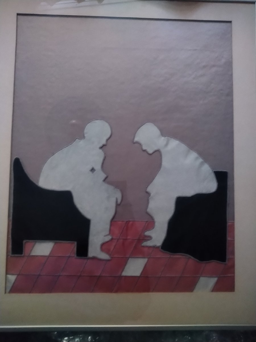 studio_angarque's tweet photo. Wie o wie weet wie de kunstenaar is van deze twee kunstwerken gemaakt met zijde  | Who knows Who this artist is, artpieces made of silk 

#dtv #durftevragen #kunstwerk #zijde #art #daretoask #silk https://t.co/hszA0XgKSM