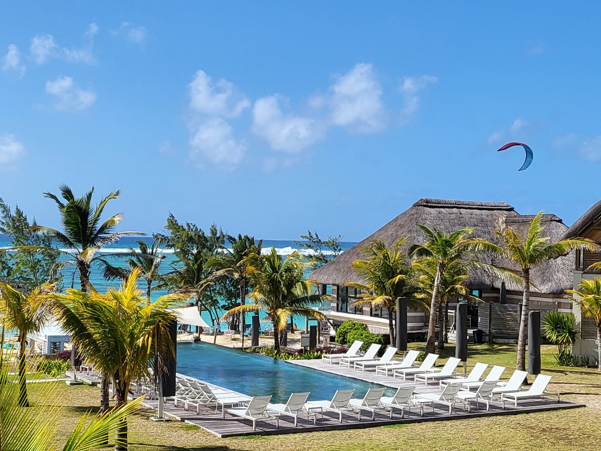 livingitupct's tweet image. [NEW BLOG] Swap the winter freeze for a sunny island breeze 🏝🌞 Feel free, have fun &amp;amp; let go at C MAURITIUS on the East Coast of Mauritius! 🇲🇺🍹 Make your island dreams come true here &amp;gt;&amp;gt; bit.ly/3R0TOGf
#EastCoastRocks #TravelTuesday #MyCignature #CoolestAllInclusive