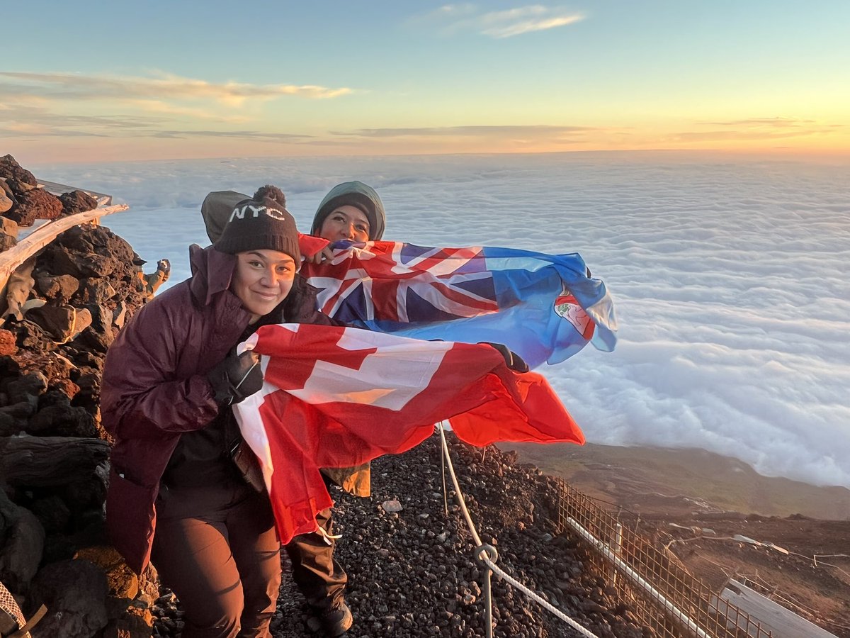 hanisi_jp's tweet photo. 3,776m up with my fave. Mt Fuji done ✅ https://t.co/LdmKQA7hHe