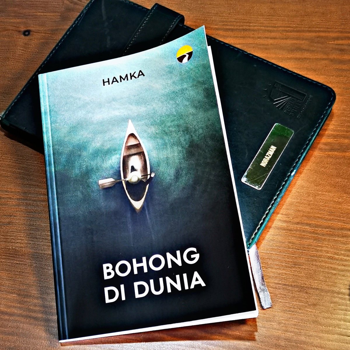 Sikap kejujuran dan keberanian mempertahankan kebenaran adalah intisari daripada jiwa yang merdeka.
Sementara itu, kebohongan atau kemunafikan adalah gejala daripada jiwa hamba!.

Buya Hamka
Bukit Tinggi, November 1949.