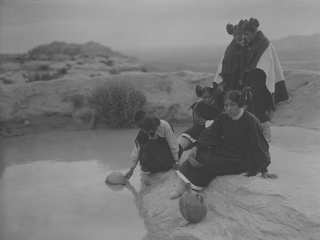 MarieLou_Chatel's tweet photo. 1906 Hopi water girls.
B&amp;W https://t.co/RQkCYomBSp
2022 © Marie-Lou Chatel Restored &amp; Colorized. Photographer © Edward S Curtis - Library of Congress LC-DIG-ds-11024 No known restrictions. https://t.co/sVT8RQhjqO