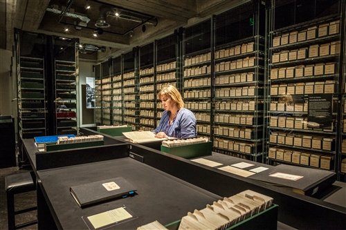 Today marks the Intl #DayOfTheDisappeared.
The <a href="/ICRC/">ICRC</a> Central Tracing Agency provides families on all sides of a conflict with information about their missing loved ones. Decades after the end of a conflict, the ICRC tracing #archives continue the work.

Not just files, answers.