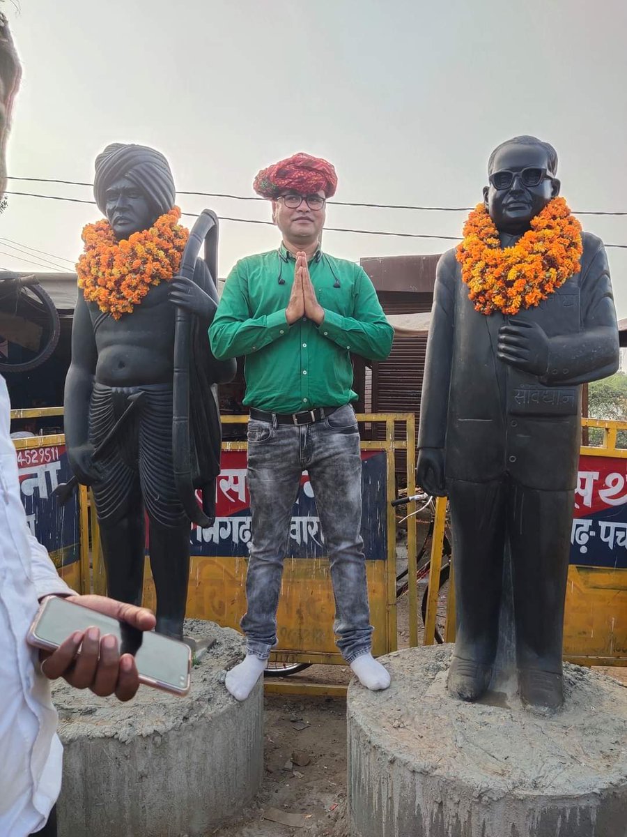 ""दिव्य हो तुम प्रकाश हो तुम
देवप्रकाश कहलाते हो

दिन भर अपनी ऊर्जा देकर
समाज को नई राह दिखलाते हो

निस्वार्थ भाव से करते हो सेवा
सच्चे सेवक कहलाते हो

समाज सेवा है ध्येय आपका
नई पीढ़ी के अग्रदूत कहलाते हो

दिव्य हो तुम प्रकाश हो तुम
देवप्रकाश कहलाते हो! 🎂💐
<a href="/DevprakasMeena/">Dev Prakash Meena</a> ji