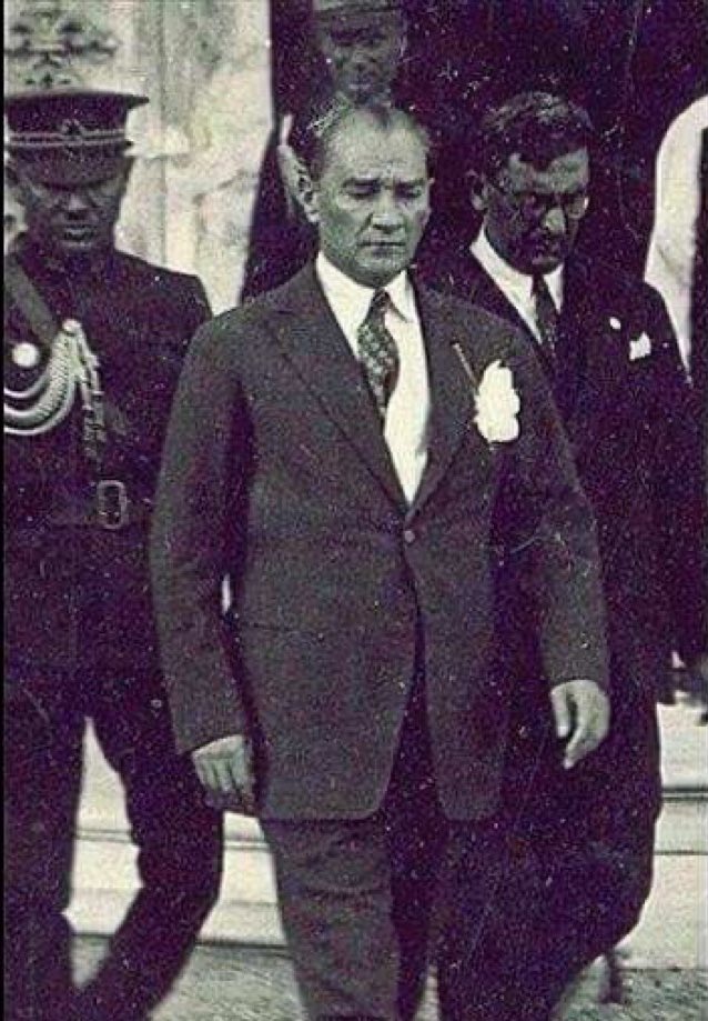 TÜRK Bayrağını şeref
Vatan toprağını namus bilenlerin #30AğustosZaferBayramı kutlu olsun!🇹🇷
Ne mutlu TÜRKüm diyene🇹🇷