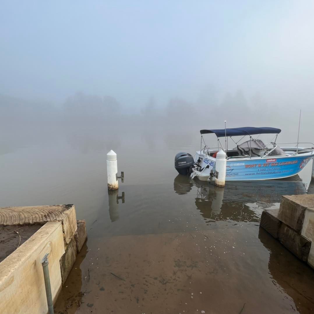 ABCBoatLicence's tweet image. Our weekend course at Penrith had a foggy, mysterious start with a disappearing wharf. 
 #boatlicence #Penrith #Nepean