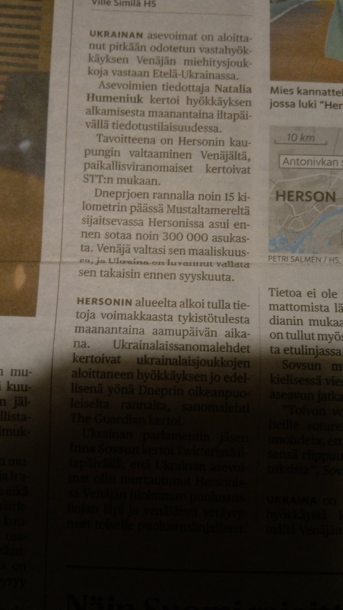 TimoExKotka's tweet photo. Helsingin Sanomissa laatuongelmia painetussa lehdessä! Sisältö on suorastaan parantunut. Onko paperi huonoa vai painajat nukkuvat? #HS #LAATU https://t.co/5bJV5YNbw9