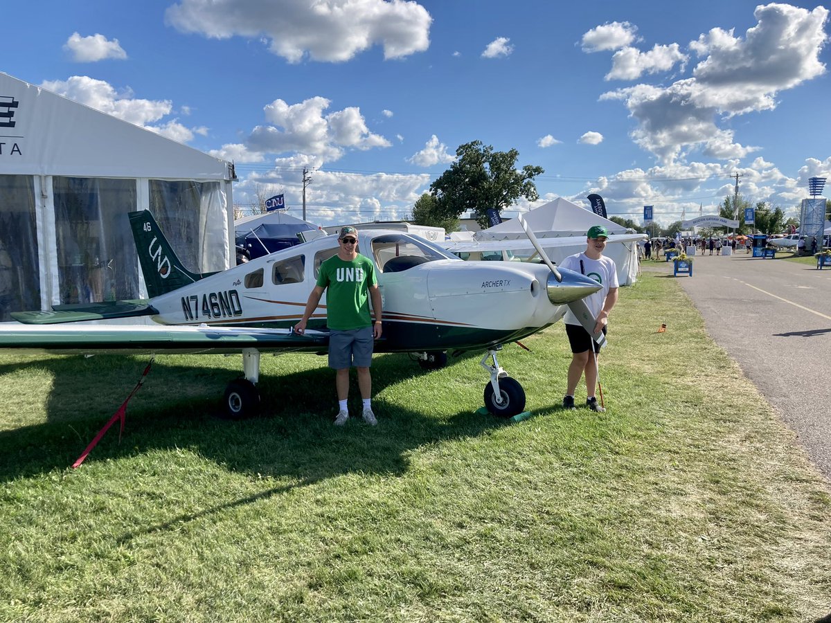 B_Lehman_'s tweet photo. @UNDsports #CollegeColorsDay #UNDproud https://t.co/vPvdQ6H86K