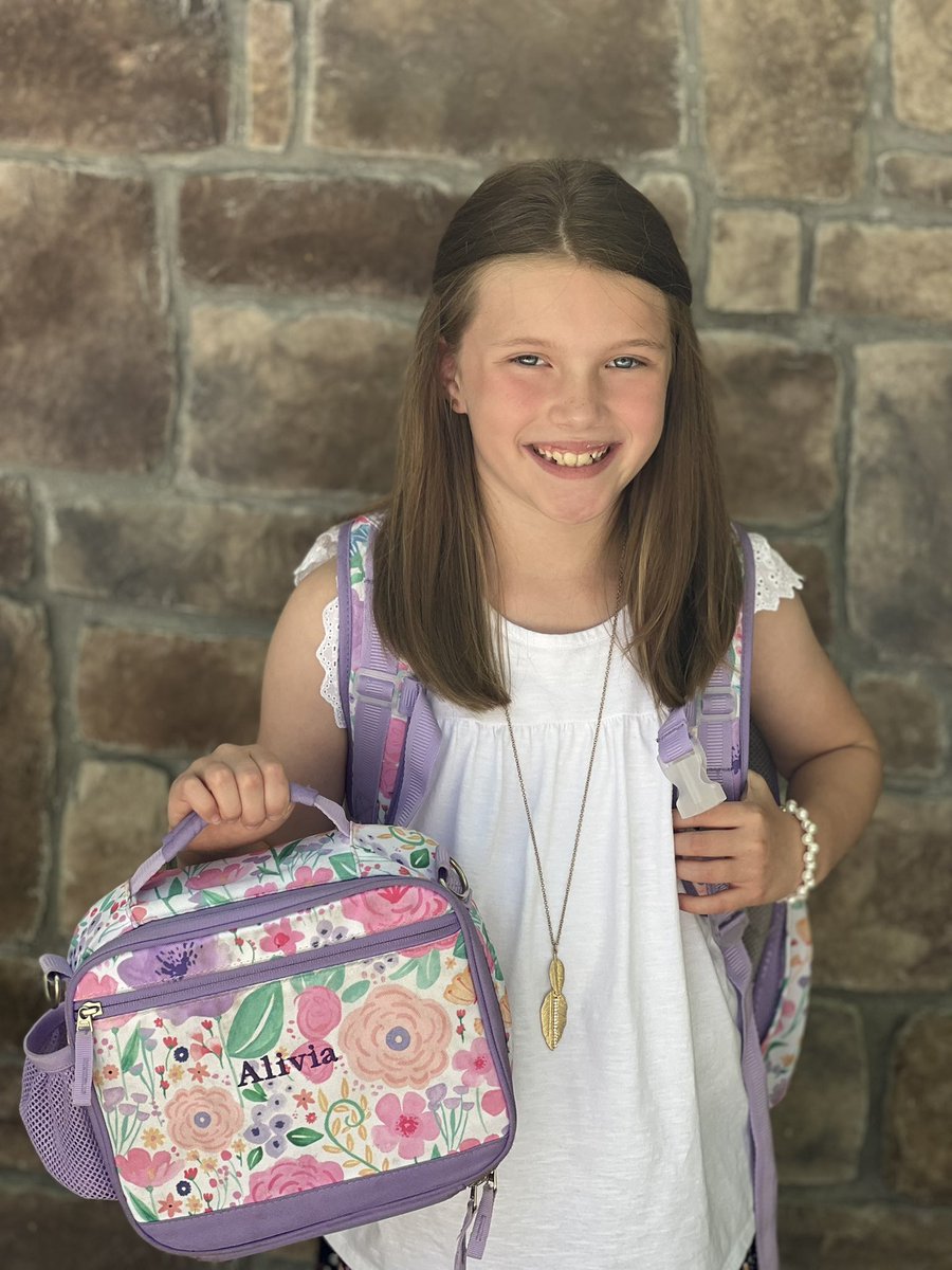 MrsKatieLee's tweet photo. First day of third grade!  @Timothy_C_Lee  #firstdayofschool #twinsisters https://t.co/focNxL0dnV