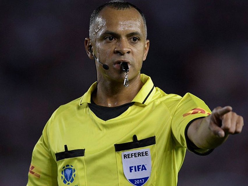apitoscore's tweet photo. Árbitro: Wilton Pereira Sampaio 🛂
Nota: 9.00 🟥🟨
VAR: Thiago Duarte Peixoto 🛃
Nota: 10 🟥🟨
-Jogo bem conduzido pela arbitragem;
-VAR checou alguns lances mas sem recomendar revisão corretamente;
#SCCPxRBB #Corinthians #Bragantino #BR22 #Brasileirao2022 https://t.co/hJs3rF5pYy