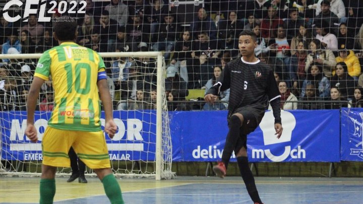 Quando da pra elogiar nos elogia ,esses ai não pegam sol desde quando nasceram pq o sol também foi driblado por eles...
boa noite , uma boa semana pra todos🙌
Não vou postar mais nada.