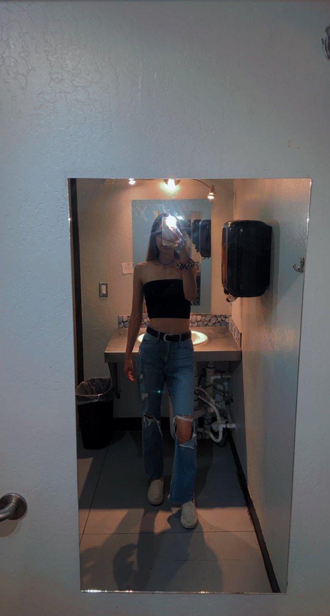 desameliann's tweet photo. lil fit check for the tl https://t.co/wwpBUBj3pY