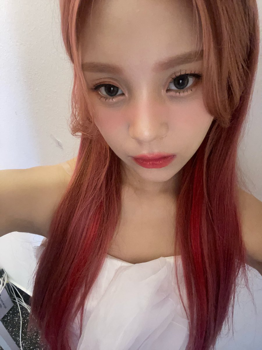 umjithinking's tweet image. she knows she&apos;s gorgeous, as she should