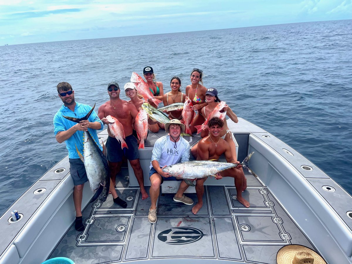 JosephGlover10's tweet photo. One day I’m billfish Joe next day We snapper slappers🤙🏻 https://t.co/iXSZCDJprF