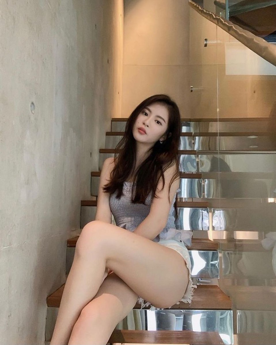 Khala89N's tweet photo. 階段で写真を撮ってみよう~🥺笑 https://t.co/WInnvEqckk