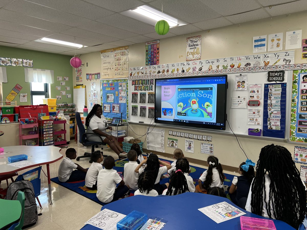 Olia Hardy tweet media