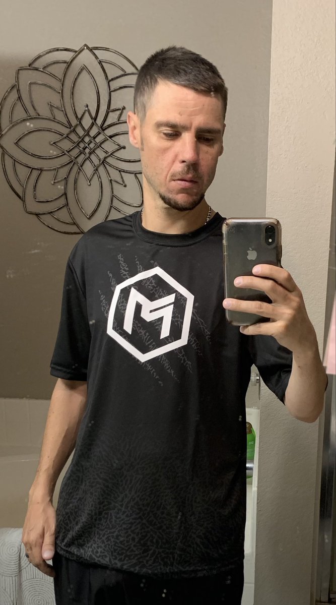 ejloveless84's tweet photo. @Paul_McBeth good luck this week at Worlds. Can’t wait to watch it on @DiscGolfProTour Hope to be ordering a new jersey that has 6 claw marks. #discraft #discgolf #TheGoat #6timechamp https://t.co/6VJpdVJfk6