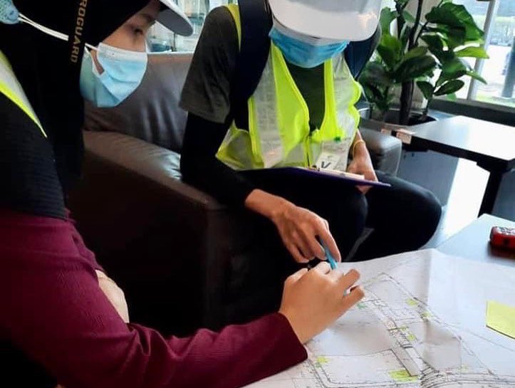 IPMEnquiry's tweet photo. ✅ Site measurement and verification for building plan submission and fire certificate application soon. 🦺📏🏭

#IPMProfessionalServices #BuildingPlan #FireCertificate #SubmissionProcess #BuildingApproval #BombaApproval #SiteVerification #ManufacturingPlant #Architect #Engineer https://t.co/nxnsF6gs7r