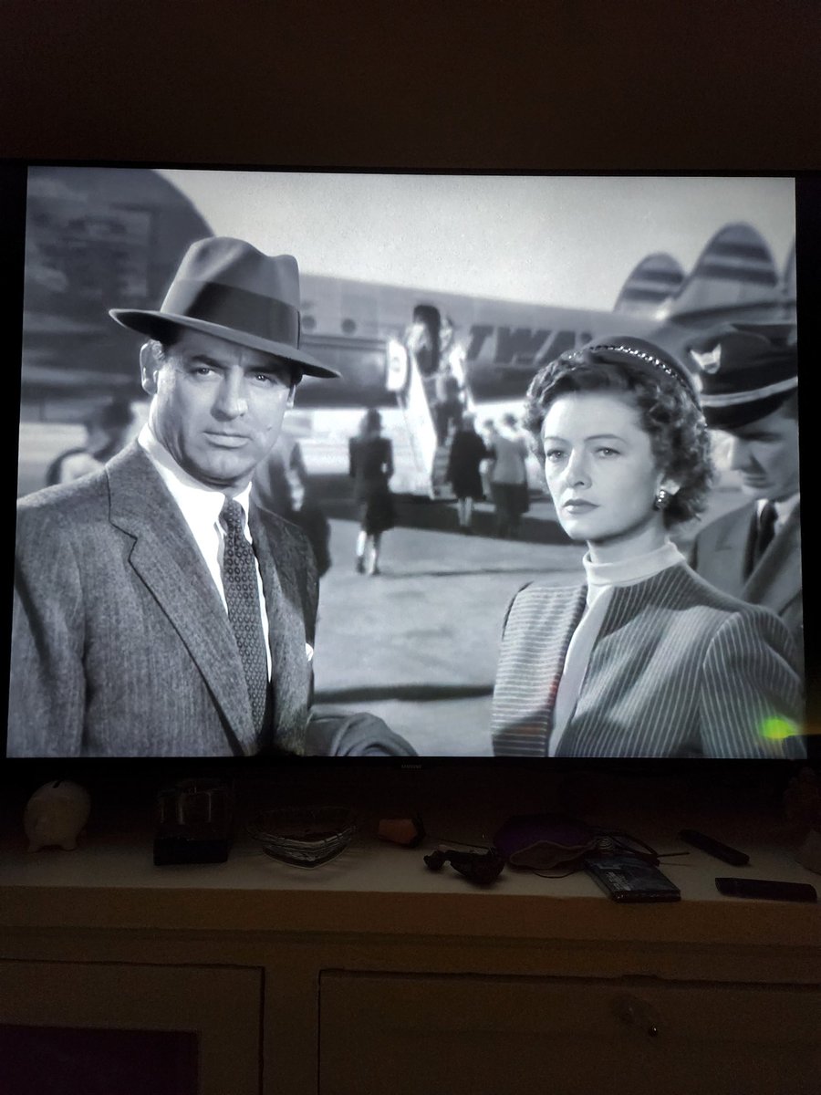 Cary_Grant_girl's tweet photo. Loved having a #CaryGrant Bonus movie on #SUTS Myrna Loy day!! Bachelor and the Bobby Soxer is always so fun... #YouRemindMeofAMan #WhatMan... 
Love #TCM ♥️ 
#TCMParty https://t.co/nHqTuZlXBC