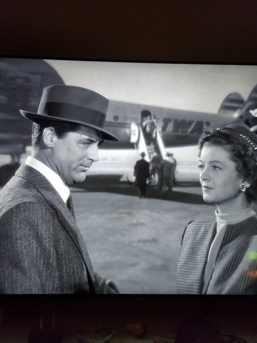 Cary_Grant_girl's tweet photo. Loved having a #CaryGrant Bonus movie on #SUTS Myrna Loy day!! Bachelor and the Bobby Soxer is always so fun... #YouRemindMeofAMan #WhatMan... 
Love #TCM ♥️ 
#TCMParty https://t.co/nHqTuZlXBC