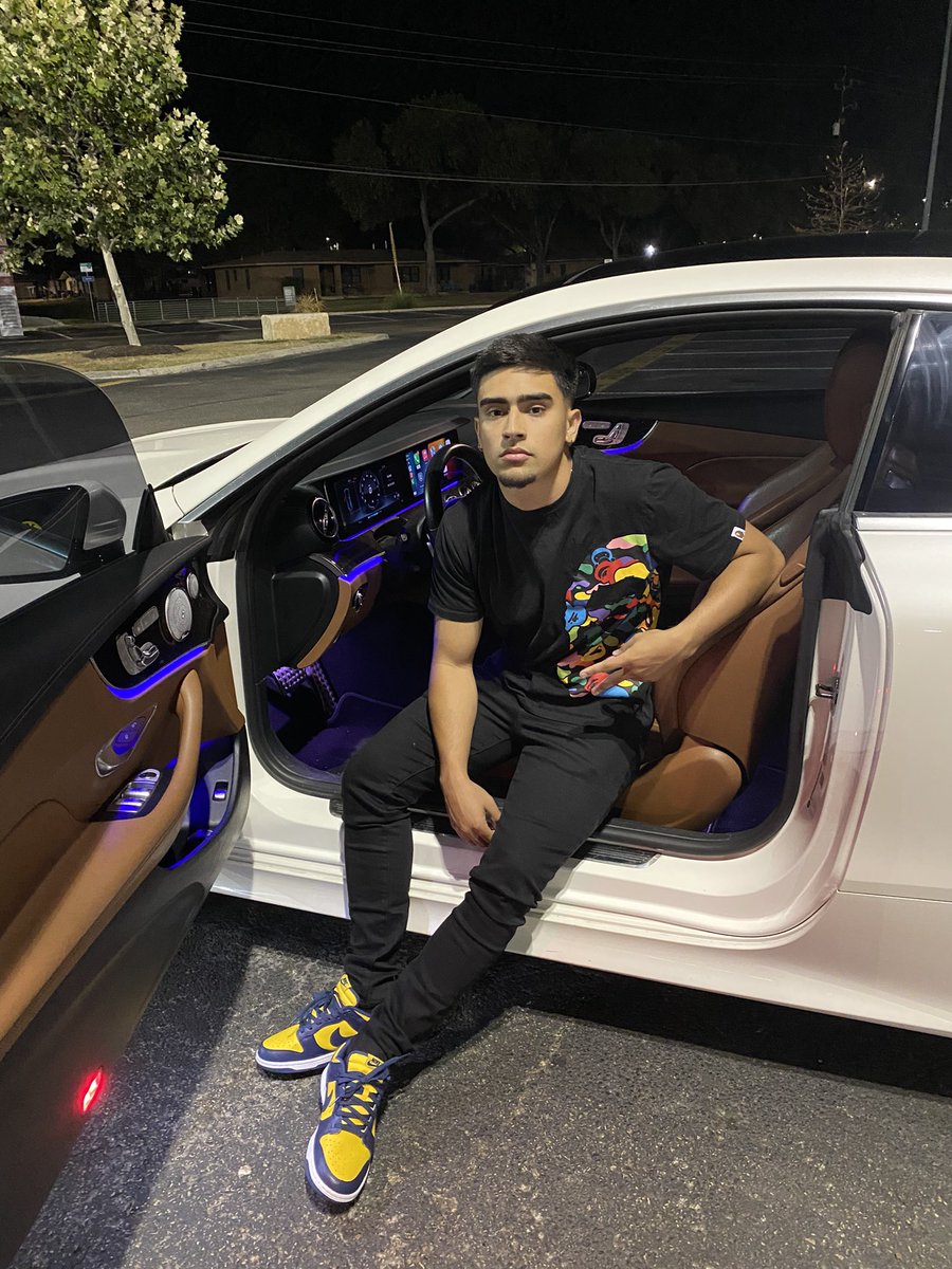 D_Huncho20's tweet photo. Dreamz 2 Reality 💰🏃🏽‍♂️ https://t.co/Z8w8Akq4nE