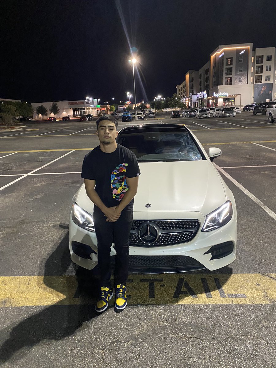 D_Huncho20's tweet photo. Dreamz 2 Reality 💰🏃🏽‍♂️ https://t.co/Z8w8Akq4nE