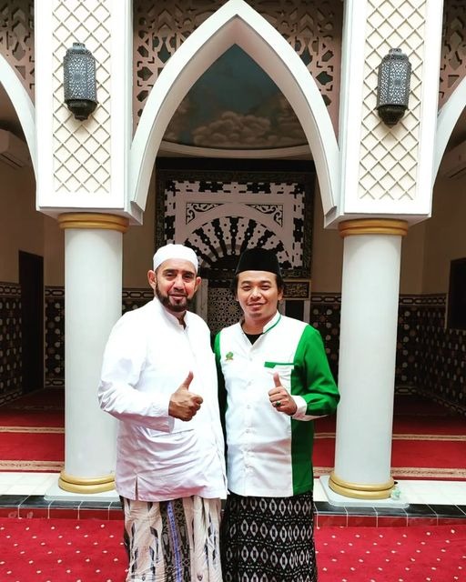 fachru_anw's tweet photo. Sebab tak semua rindu tertunaikan oleh pertemuan, itulah alasan mengapa Do'a diciptakan. @SyechAbdulqadir

#pecintasholawat #cintasholawat #yuksholawat #habibsyekhassegaf  #ahbaabulmusthofakebumen https://t.co/NYKcTlb4B6