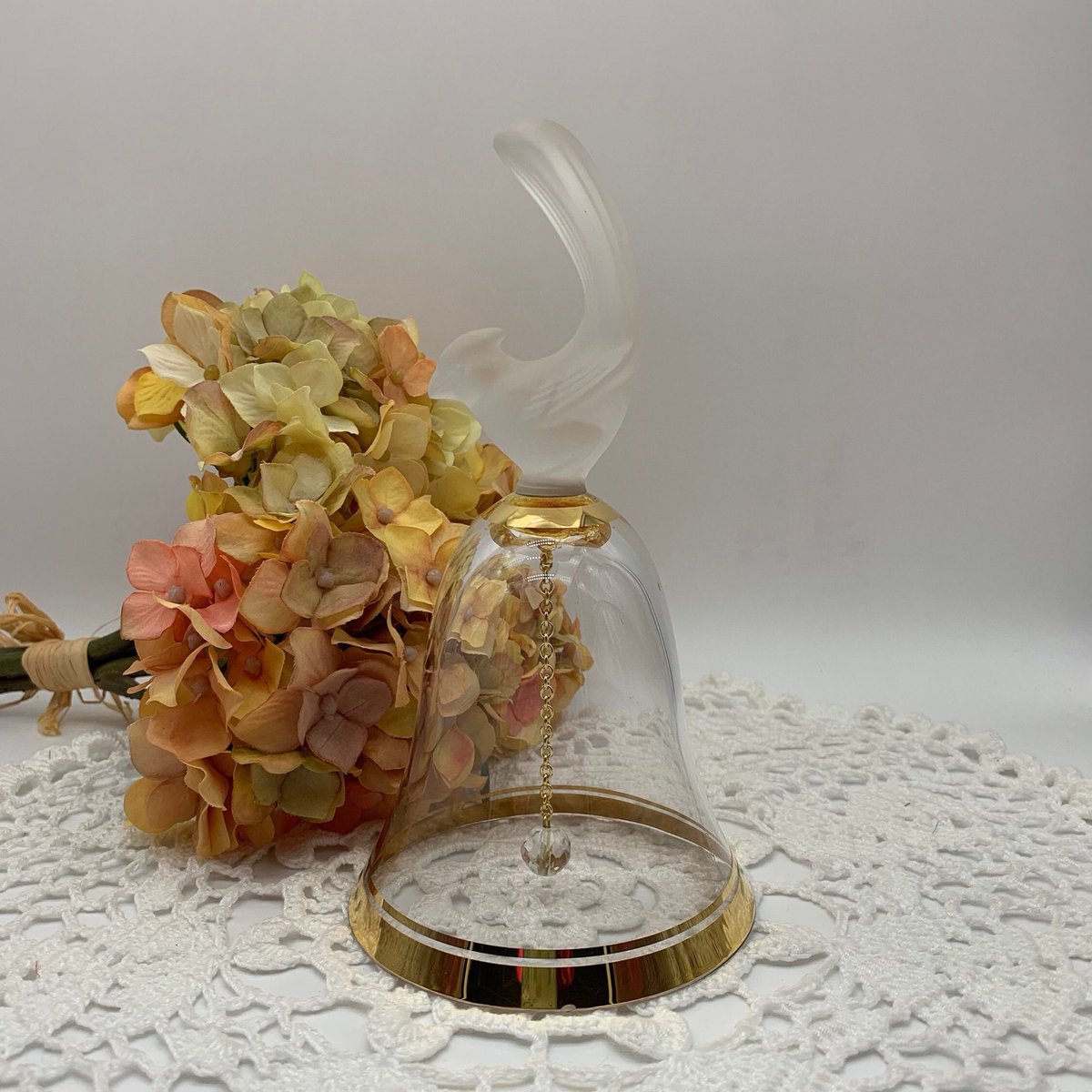 LilyDogAntiques's tweet photo. Excited to share this item from my #etsy shop: Vintage 24% Lead Crystal Bell with Stain Glass Cardinal,Vintage Crystal Bell Collectible #bellcollection #bellforcollectors #crystalbell #danburymintbell #bellchristmasgift #birthdaygiftbell #bellbirthdaygift https://t.co/tbG3hDMrY9 https://t.co/Cs9jtAhsrv