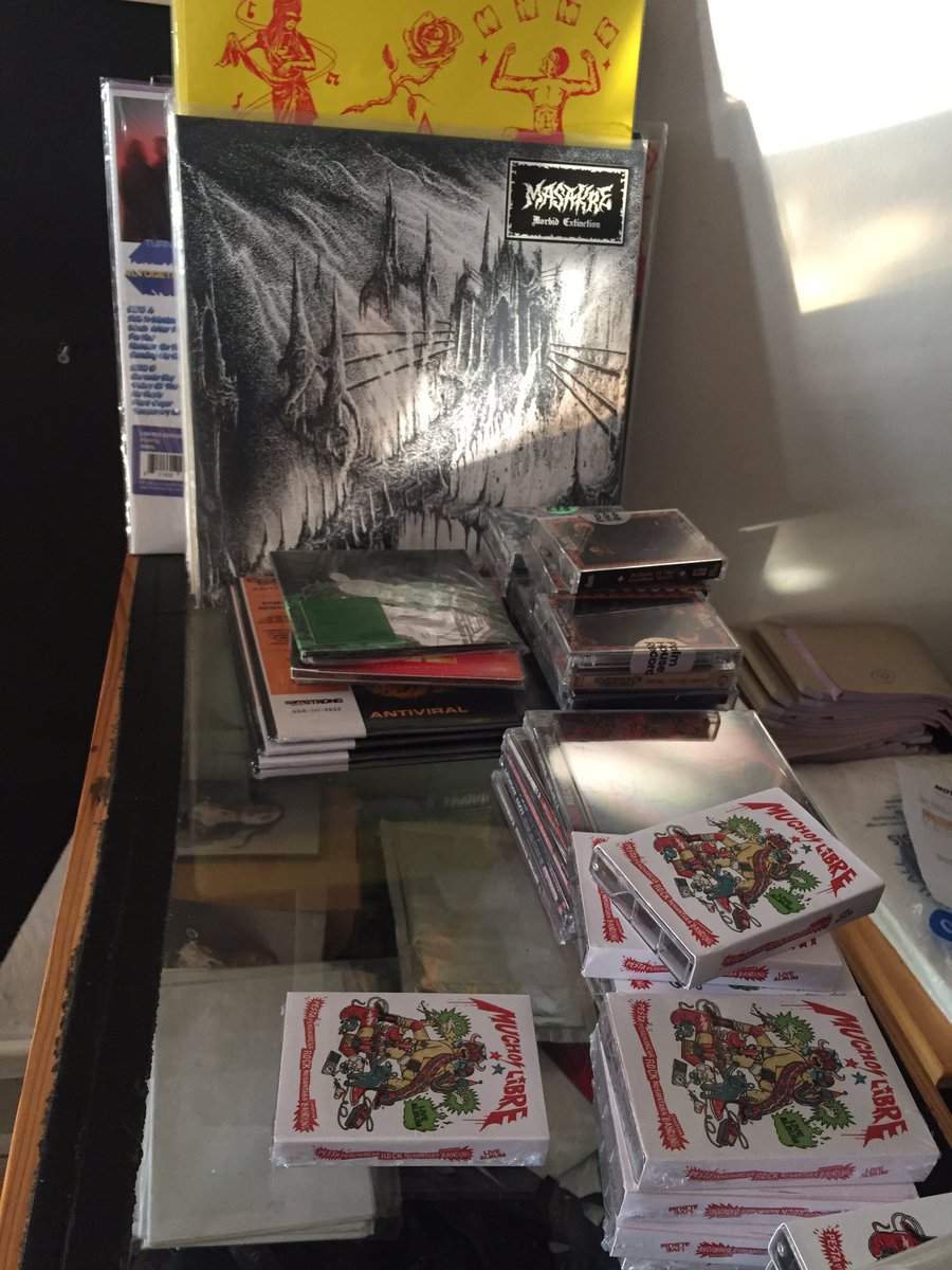 nnfarida's tweet photo. mau berbagi beberapa toko musik sekitar jogja jateng yang jual rilisan fisik berupa piringan hitam (vinyl), kaset pita, cd, merch, dll hihiii siapa tau ada yg mau #jajanrock dan sejenisnya https://t.co/N49xN2jMnV